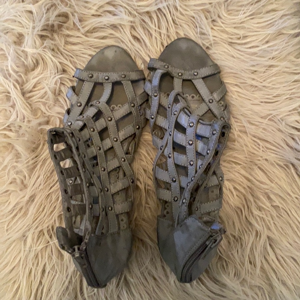 Groove wedge gray sandals women’s size 8